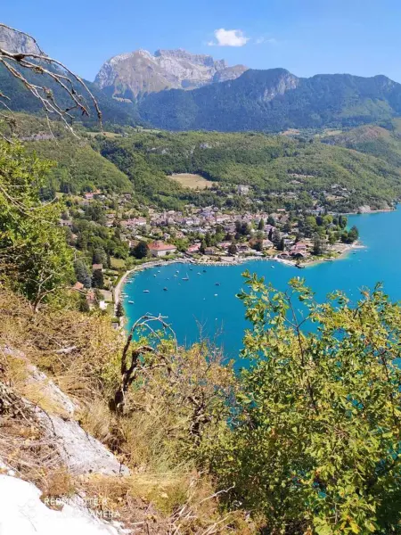 Maison charmante à Talloires-Montmin avec terrasse ensoleillée - Photo 4