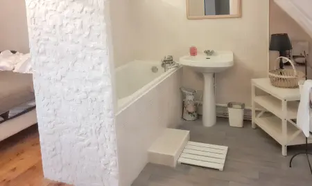 Charmante maison près de Primelin avec jardin et terrasse - Photo 4
