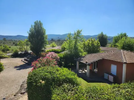 Maison accueillante avec jardin et piscine partagée à Grospierres - Photo 1