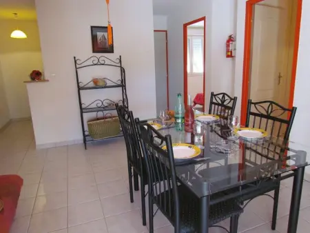 Maison accueillante avec jardin et piscine partagée à Grospierres - Photo 7