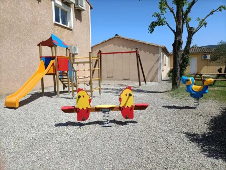 Maison accueillante avec jardin et piscine partagée à Grospierres - Photo 11
