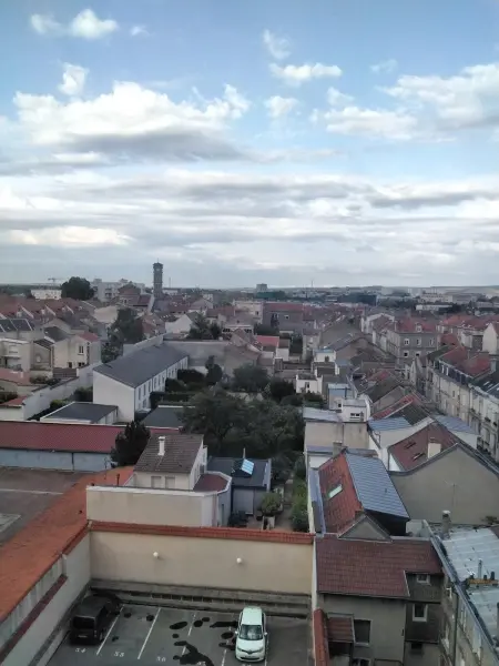 Appartement charmant à Reims avec vue imprenable sur la ville. - Photo 12