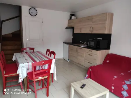 Maison accueillante à Solesmes avec terrasse et parking inclus - Photo 1