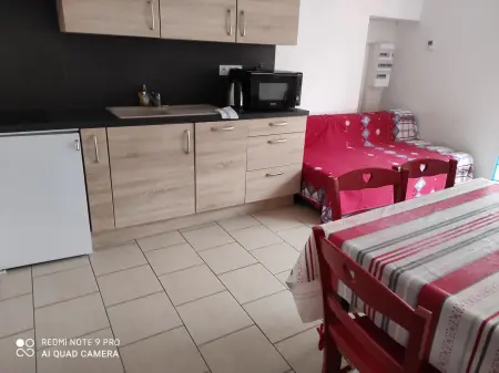 Maison accueillante à Solesmes avec terrasse et parking inclus - Photo 2