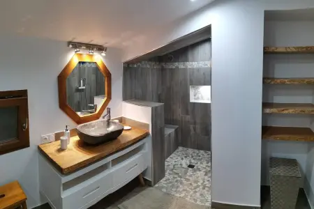 Maison de charme à Balazuc avec jardin et mobilier extérieur - Photo 2