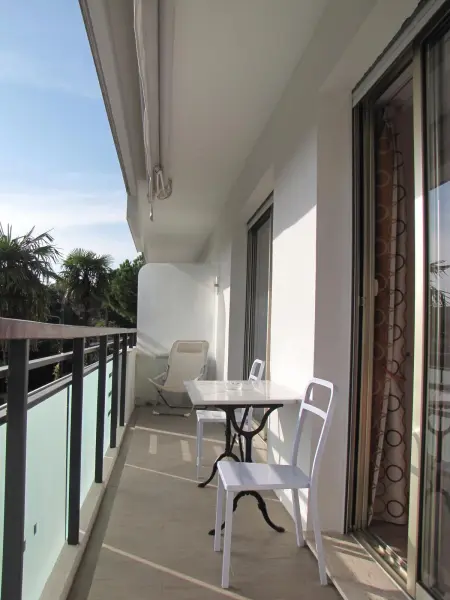 Appartement moderne à Antibes - 50 m² - Vue sur jardin - Photo 9