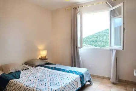 Spacieuse villa à Saint-Jean-du-Pin avec piscine privée - Photo 2