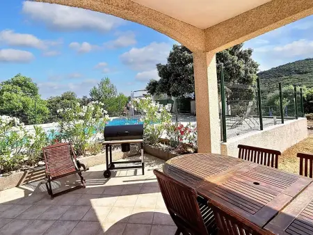 Spacieuse villa à Saint-Jean-du-Pin avec piscine privée - Photo 3