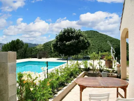Spacieuse villa à Saint-Jean-du-Pin avec piscine privée - Photo 5