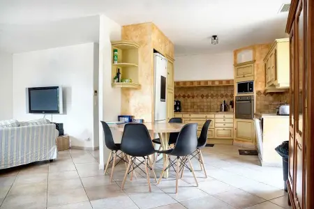 Spacieuse villa à Saint-Jean-du-Pin avec piscine privée - Photo 7