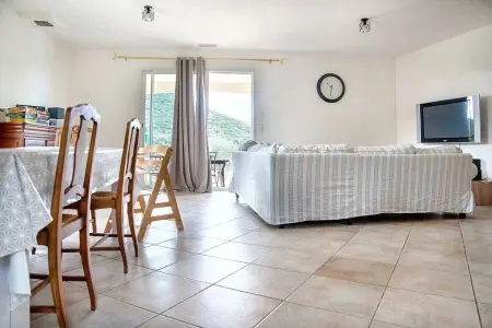 Spacieuse villa à Saint-Jean-du-Pin avec piscine privée - Photo 9