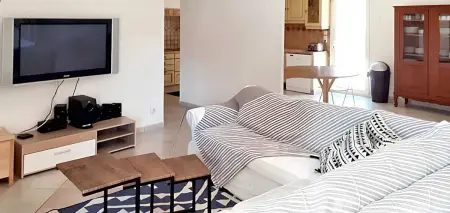 Spacieuse villa à Saint-Jean-du-Pin avec piscine privée - Photo 12