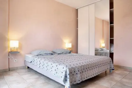 Spacieuse villa à Saint-Jean-du-Pin avec piscine privée - Photo 23