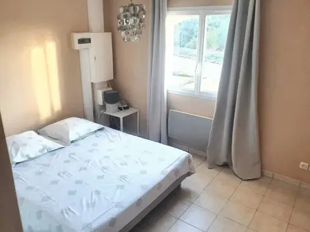 Spacieuse villa à Saint-Jean-du-Pin avec piscine privée - Photo 25