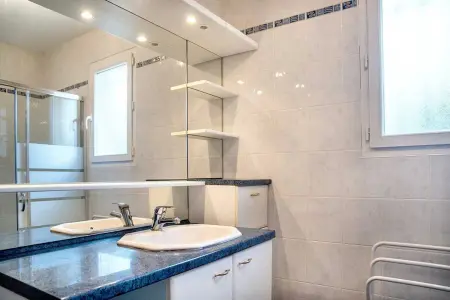 Spacieuse villa à Saint-Jean-du-Pin avec piscine privée - Photo 27