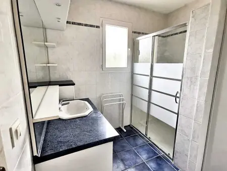 Spacieuse villa à Saint-Jean-du-Pin avec piscine privée - Photo 28