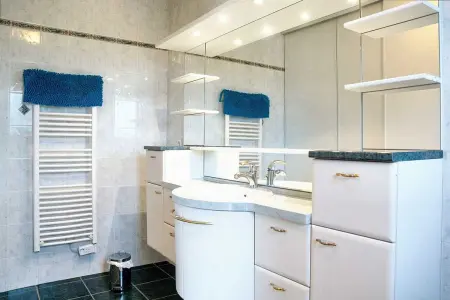 Spacieuse villa à Saint-Jean-du-Pin avec piscine privée - Photo 29