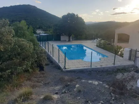 Spacieuse villa à Saint-Jean-du-Pin avec piscine privée - Photo 46