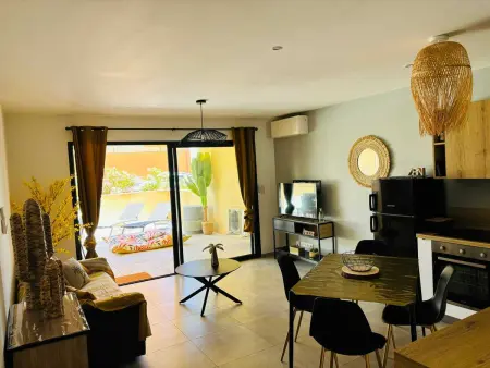Appartement moderne à Ajaccio de 45 m² avec terrasse vue mer - Photo 2