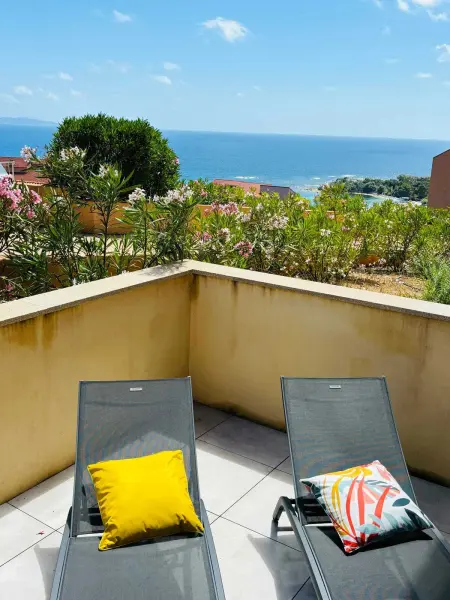 Appartement moderne à Ajaccio de 45 m² avec terrasse vue mer - Photo 4