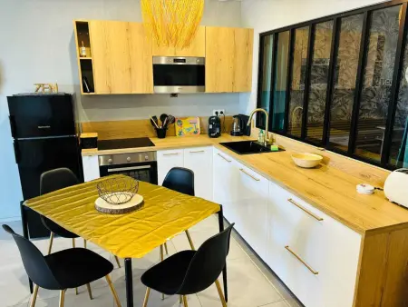 Appartement moderne à Ajaccio de 45 m² avec terrasse vue mer - Photo 5