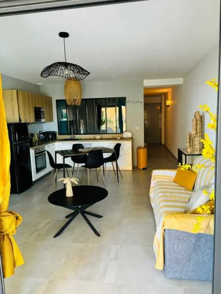 Appartement moderne à Ajaccio de 45 m² avec terrasse vue mer - Photo 6