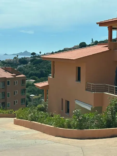 Appartement moderne à Ajaccio de 45 m² avec terrasse vue mer - Photo 8