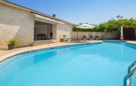Villa ensoleillée & Piscine privée à Aléria, Villa 6 personnes à Aléria - Photo 1