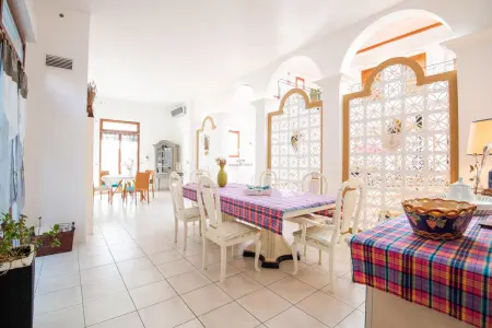 Villa raffinée à Saint-Cyr-sur-Loire avec piscine privée - Photo 12