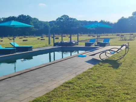 Villa élégante à Beauchêne avec piscine privée - Photo 1