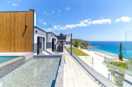 Villa en bord de mer à Lloret de Mar avec vue sur jardin et piscine - Photo 17