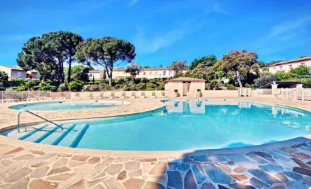Maison spacieuse avec piscine partagée à Gassin - Photo 2