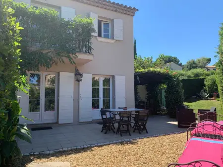 Maison spacieuse avec piscine partagée à Gassin - Photo 3