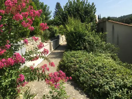 Maison charmante à Saint-Martin-de-Brômes avec piscine partagée - Photo 1