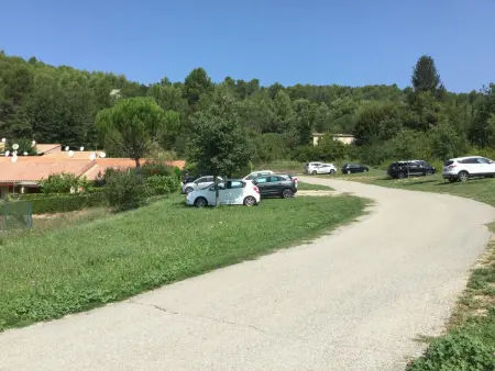 Maison charmante à Saint-Martin-de-Brômes avec piscine partagée - Photo 2
