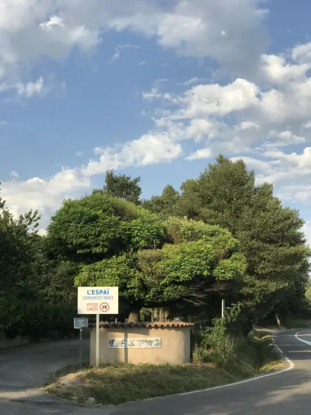 Maison charmante à Saint-Martin-de-Brômes avec piscine partagée - Photo 3