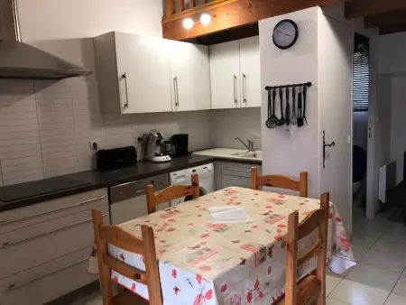 Maison charmante à Saint-Martin-de-Brômes avec piscine partagée - Photo 9