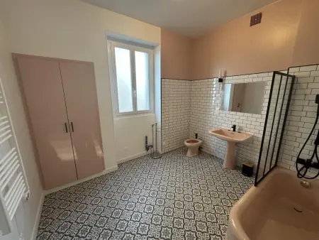 Maison spacieuse à Saint-Floret, avec piscine pour deux. - Photo 9