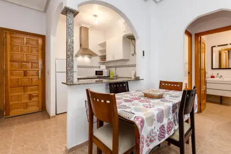 Appartement élégant à Torrevieja avec piscine partagée - Photo 3