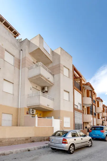 Appartement élégant à Torrevieja avec piscine partagée - Photo 18