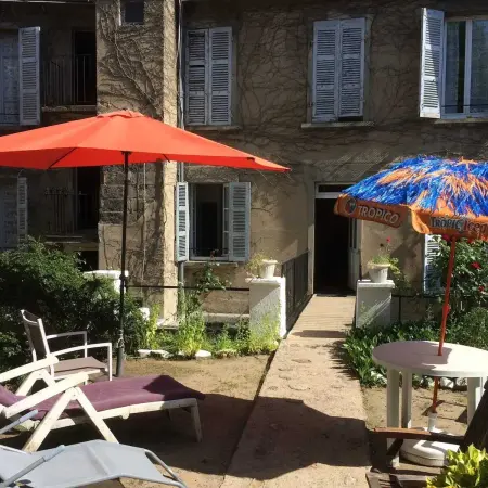 Charmant studio à Néris-les-Bains 20 m² avec jardin privé - Photo 2
