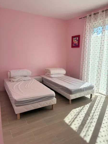 Maison familiale proche de Varaville avec jardin clos et terrasse - Photo 13