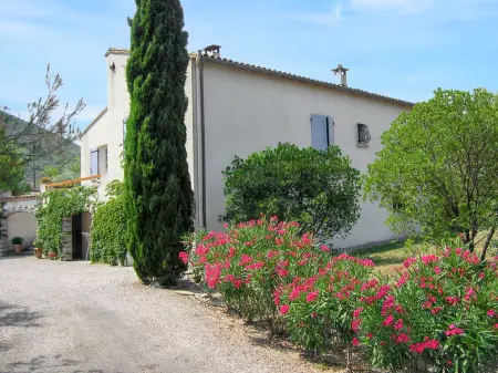 Villa Charmante à Pompignan avec Piscine et Jardin - Photo 10