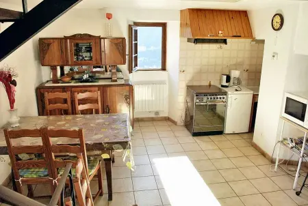 Maison pittoresque à Mostuéjouls avec vue sur la montagne - Photo 1