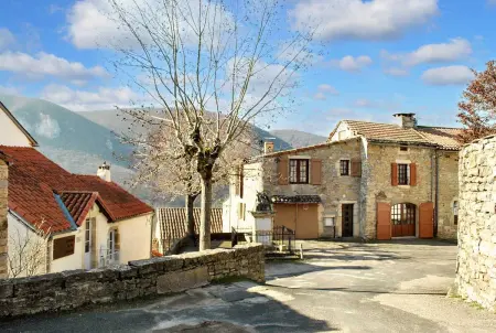 Maison pittoresque à Mostuéjouls avec vue sur la montagne - Photo 8
