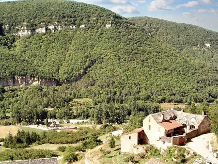 Maison pittoresque à Mostuéjouls avec vue sur la montagne - Photo 10