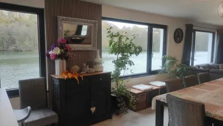Villa spacieuse avec vue sur la Meuse et équipements complets - Photo 1