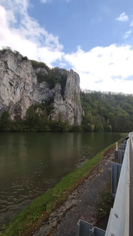 Villa spacieuse avec vue sur la Meuse et équipements complets - Photo 40