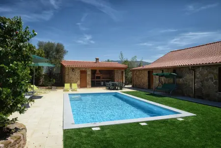 Grande Villa Contemporaine à Celorico de Basto avec Piscine Privée - Photo 10