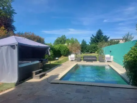 Villa spacieuse avec piscine à Saint-Fons, Villa 8 personnes à Saint Fons - Photo 1